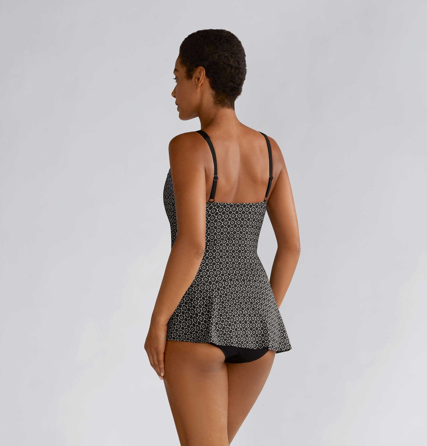 AyonSarong_71113_BlackWhite_BACK